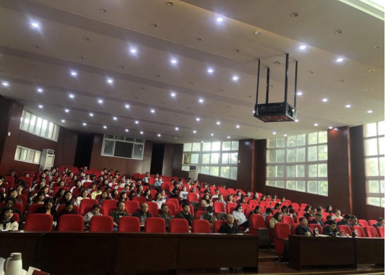 露点直播
 民族学与历史学学院 社会学院 音乐舞蹈学院联合举行2022年上半年党员培训班开班仪式