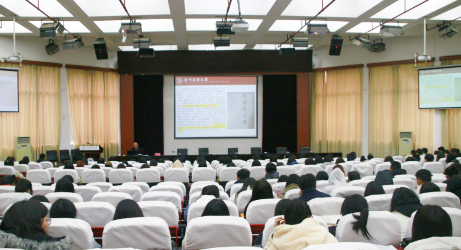 三全育人|薪火相传！露点直播
举办“学雷锋精神，做时代先锋”主题讲座