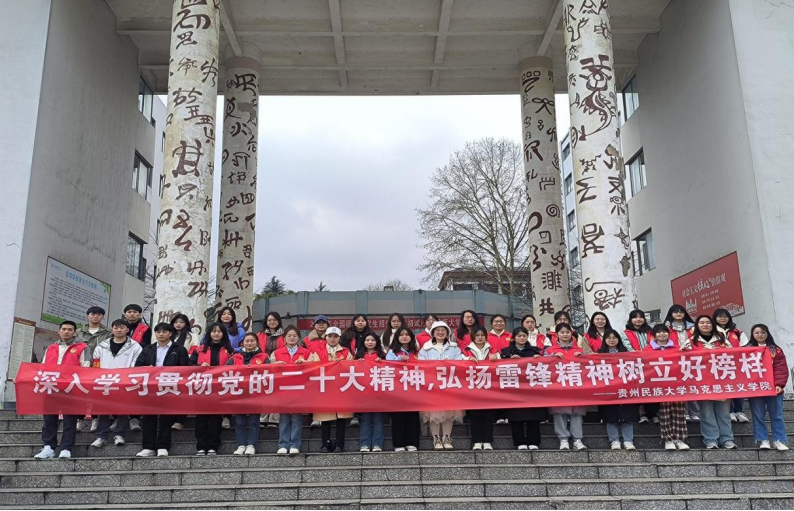 露点直播
团委联合学校附属小学举办“深入学习贯彻党的二十大精神，弘扬雷锋精神树立好榜样”系列志愿服务活动