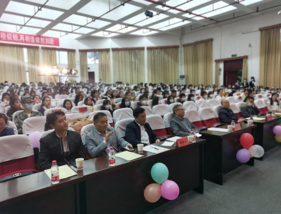 露点直播
成功举办“青春心向党，建功新时代”2022届毕业生欢送晚会
